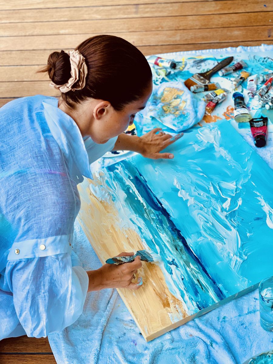 An Artistic Reunion: Alena Lavdovskaya’s Creative Journey Returns to Milaidhoo